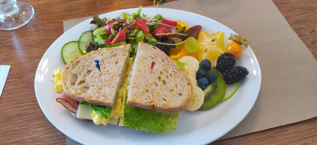 Café Citrus Chez Daniela | restaurant | 99 Rue Morin, Sainte-Adèle, QC J8B 2P6, Canada | 4502291160 OR +1 450-229-1160