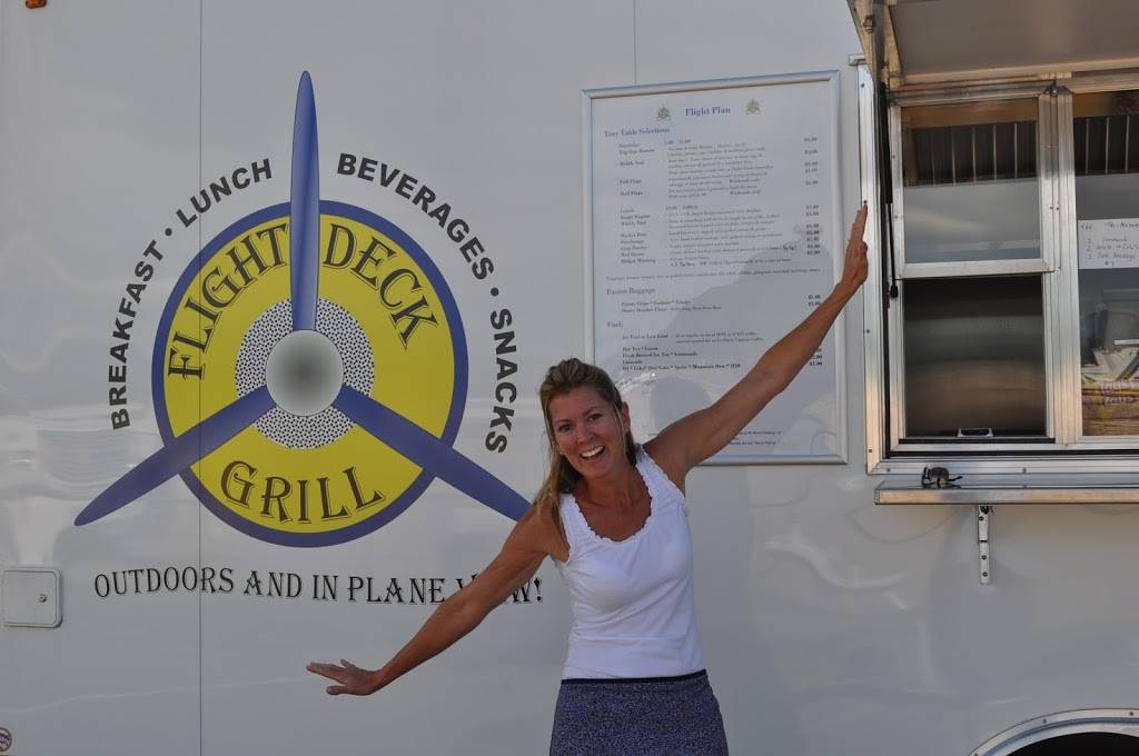 Flight Deck Grill | restaurant | 229 Airport Rd, Longmont, CO 80503, USA | 3036828888 OR +1 303-682-8888