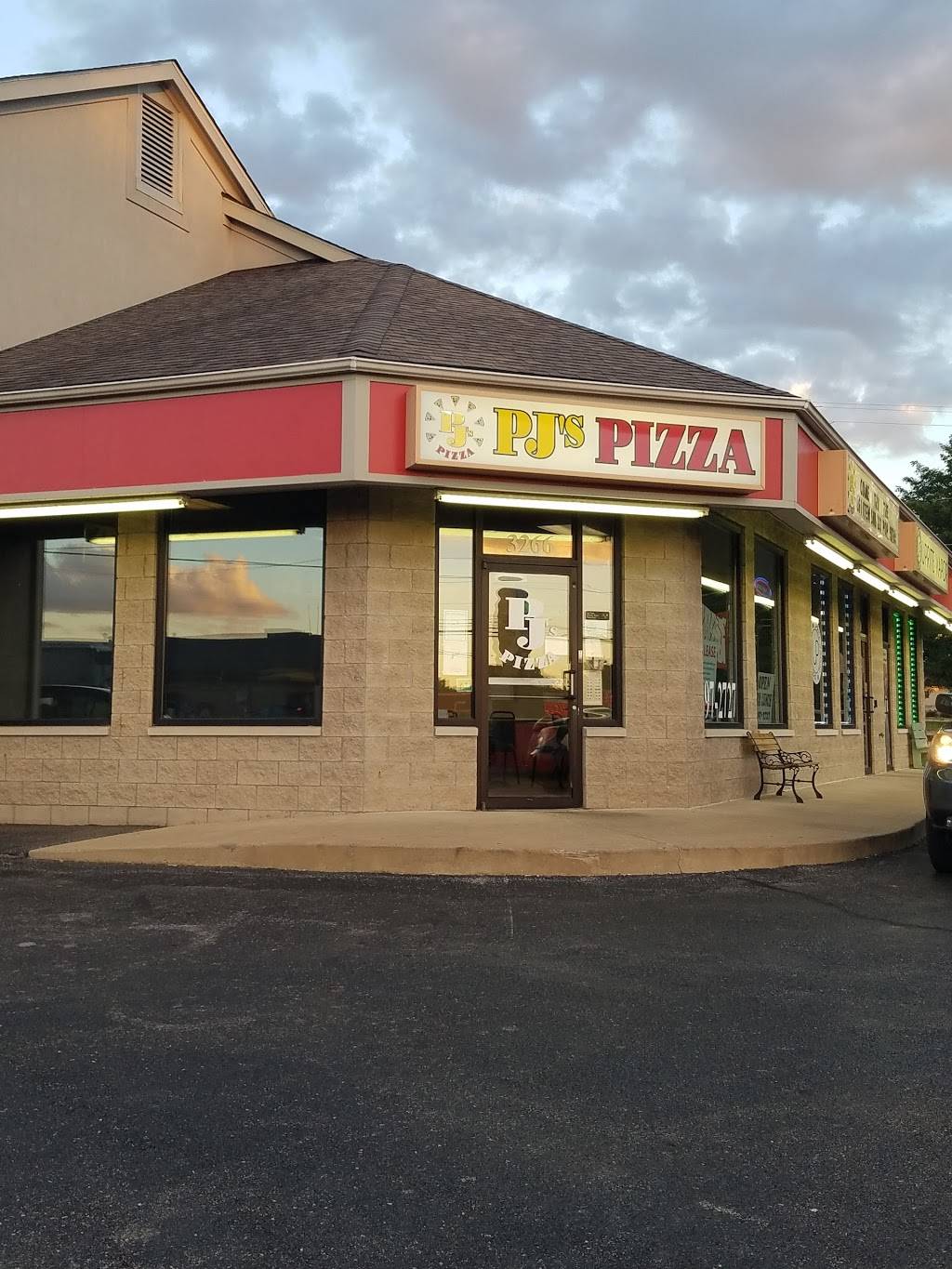 P Js Pizza | restaurant | 3266 S High St, Columbus, OH 43207, USA | 6144972727 OR +1 614-497-2727