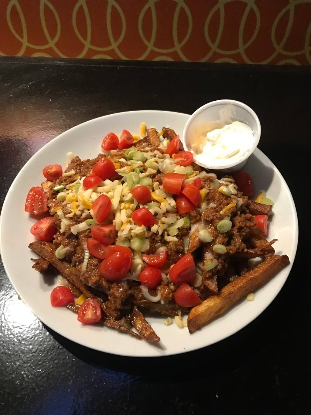 The Clubhouse Bar | restaurant | 13127 Tecumseh Rd E, Windsor, ON N8N 3T4, Canada | 5199568825 OR +1 519-956-8825