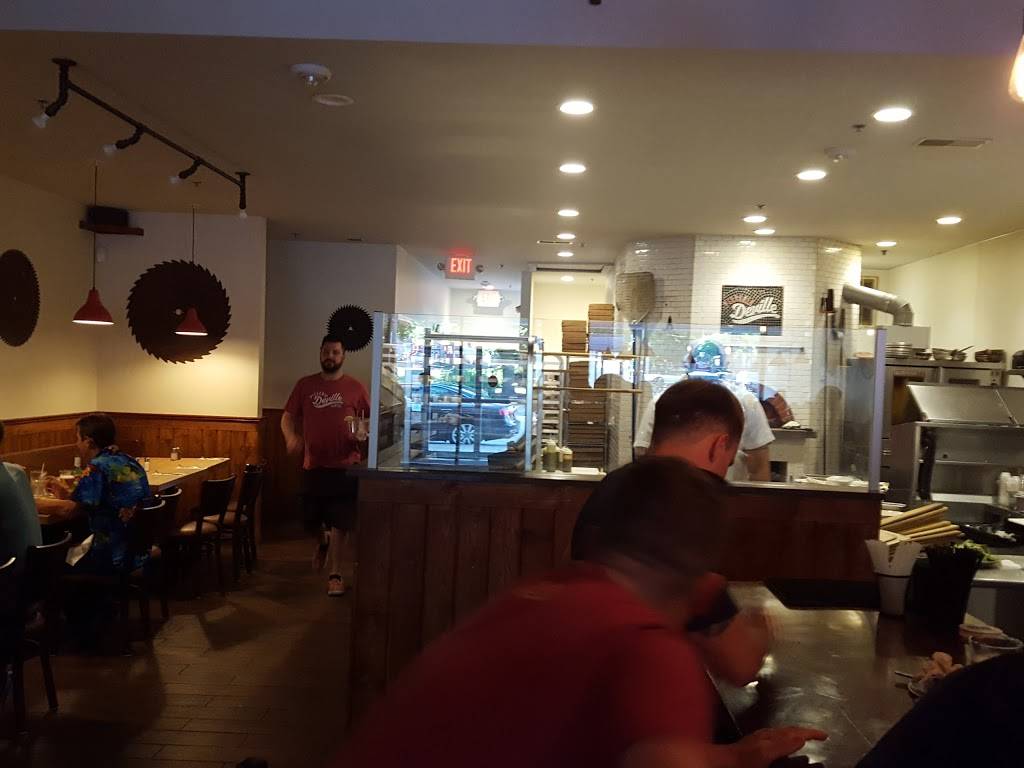 Pizzeria DeVille | restaurant | 404 N Milwaukee Ave, Libertyville, IL 60048, USA | 8473674992 OR +1 847-367-4992