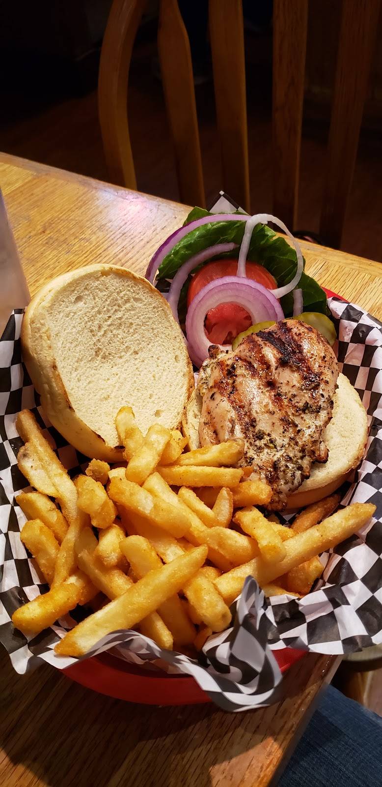 Townhouse Sports Grill | restaurant | 907 Manitou Ave, Manitou Springs, CO 80829, USA | 7196851085 OR +1 719-685-1085