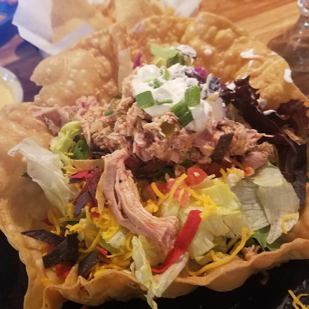 Carlos OKellys | restaurant | 909 E 30th Ave, Hutchinson, KS 67502, USA | 6206659885 OR +1 620-665-9885