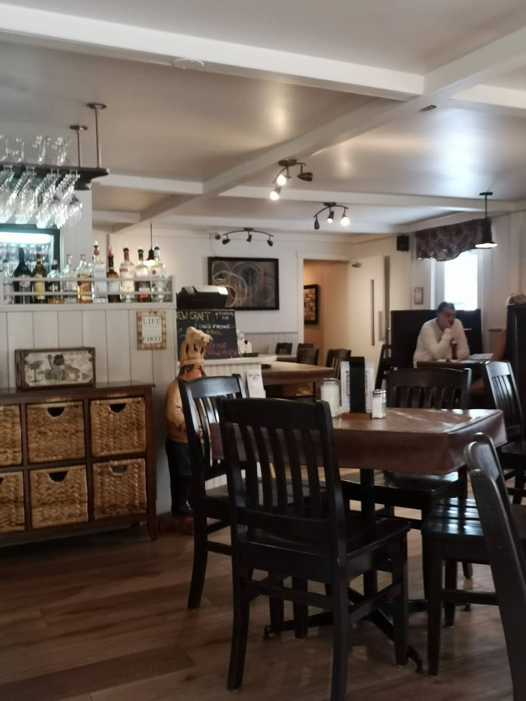 The Fork & Plate A Lefroy Harbour Inc | restaurant | 727 Harbour St, Lefroy, ON L0L 1W0, Canada | 7054563663 OR +1 705-456-3663