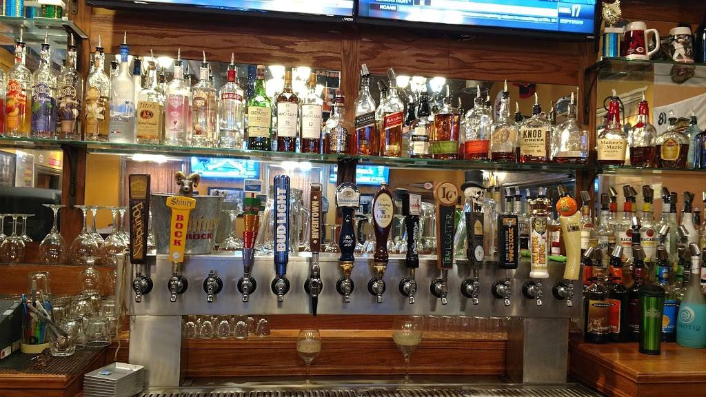 LiL Charlies Restaurant & Brewery | restaurant | 504 East E Pearl St, Batesville, IN 47006, USA | 8129346392 OR +1 812-934-6392