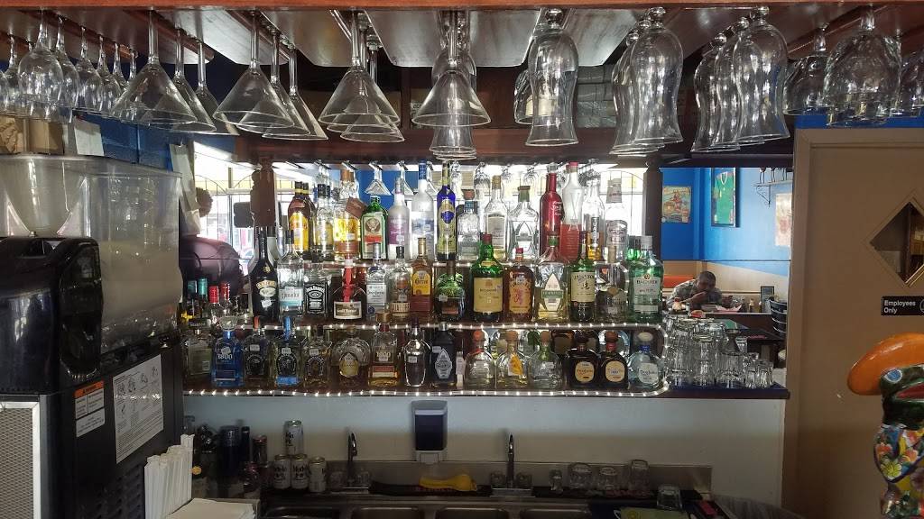 Mariscos La Reyna | restaurant | 2406 N Fitzhugh Ave, Dallas, TX 75204, USA | 2148272792 OR +1 214-827-2792