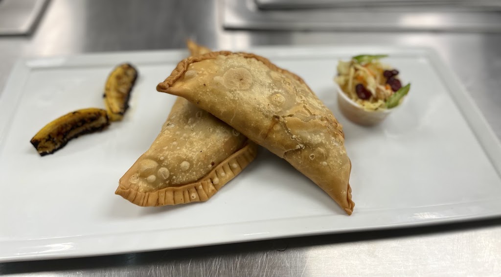 Mamas Caribbean Grill | restaurant | 3699 W Gandy Blvd, Tampa, FL 33611, USA | 8138321882 OR +1 813-832-1882