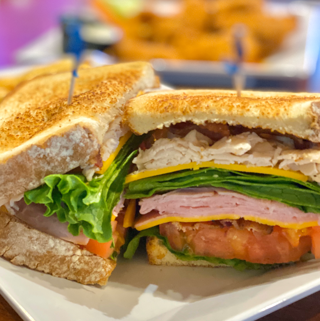 Friendly Confines Metro West | restaurant | 2461 S Hiawassee Rd, Orlando, FL 32835, USA | 4077048648 OR +1 407-704-8648