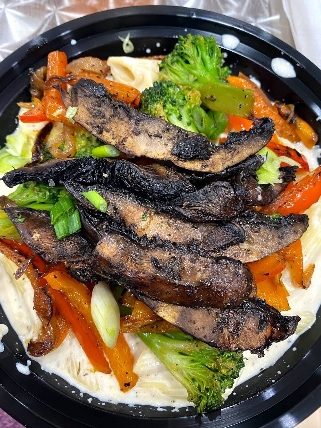 Luckeys Cafe | restaurant | 1512 W Taylor St, Chicago, IL 60607, USA | 3126249770 OR +1 312-624-9770