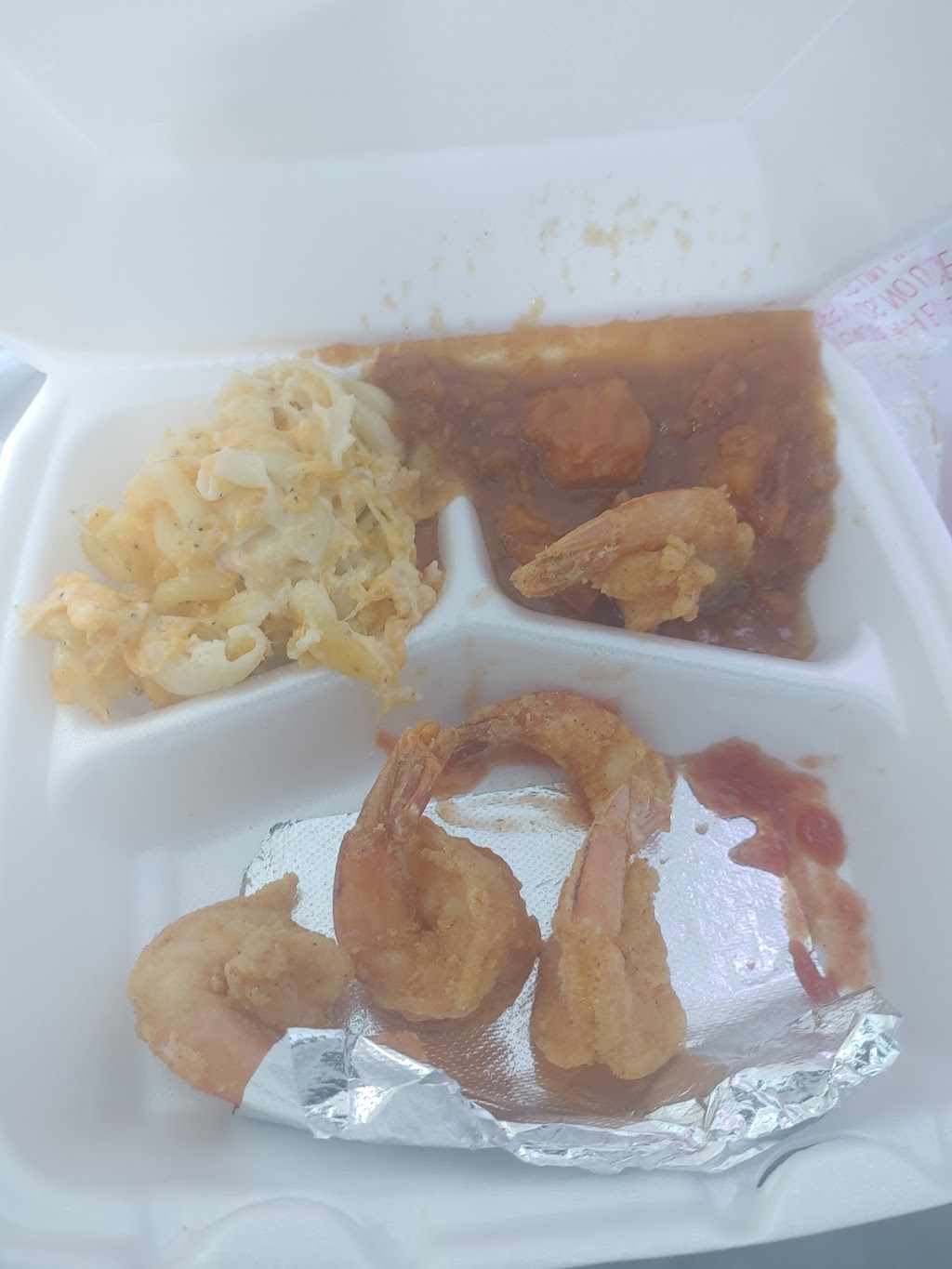 Lavish | restaurant | 512 Avenue of the States, Chester, PA 19013, USA | 4844804708 OR +1 484-480-4708