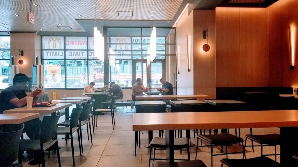 McDonalds | restaurant | 3610 N Clark St, Chicago, IL 60613, USA | 7738834770 OR +1 773-883-4770