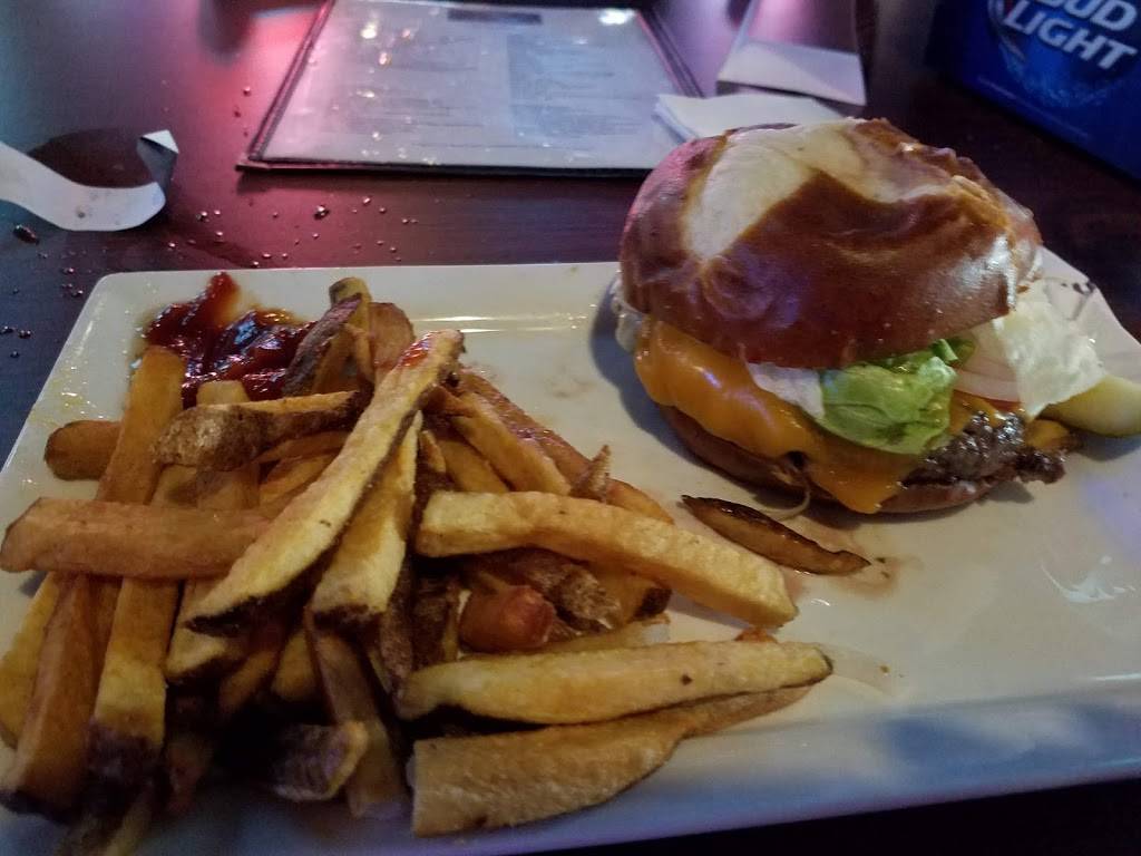 Jaxx Pub and Grill | restaurant | 338 Army Trail Rd, Glendale Heights, IL 60139, USA | 6306352084 OR +1 630-635-2084