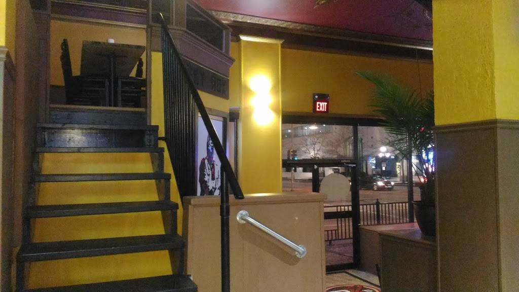 Rumburgers Inc | restaurant | 500 NE Madison Ave, Peoria, IL 61603, USA | 3098398160 OR +1 309-839-8160