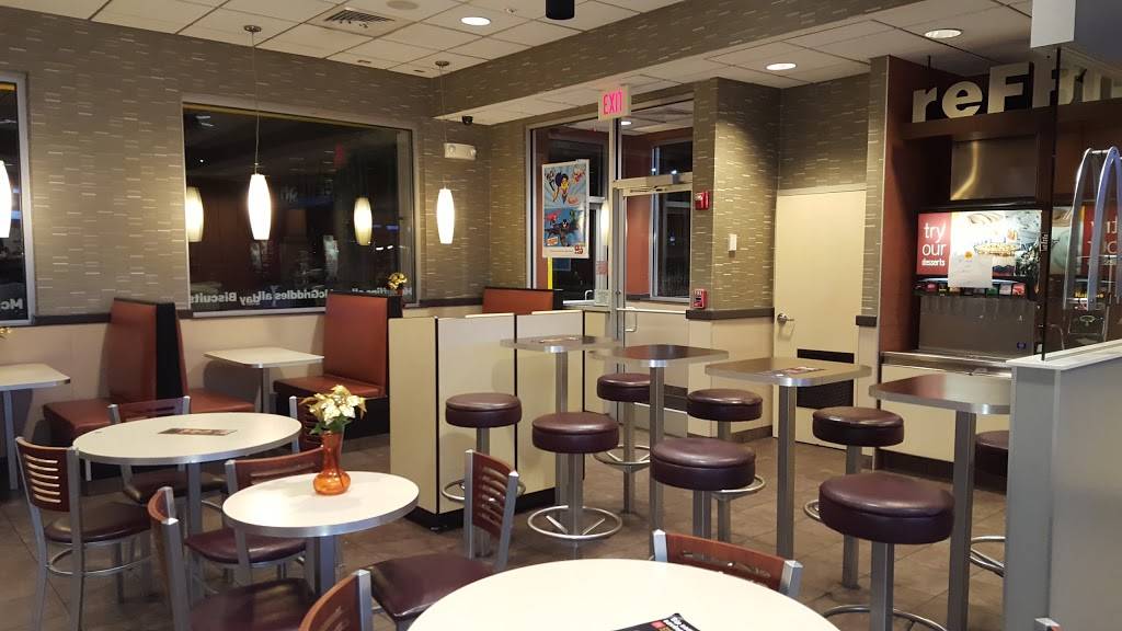 McDonalds | cafe | 622 George Washington Hwy, Lincoln, RI 02865, USA | 4013330850 OR +1 401-333-0850