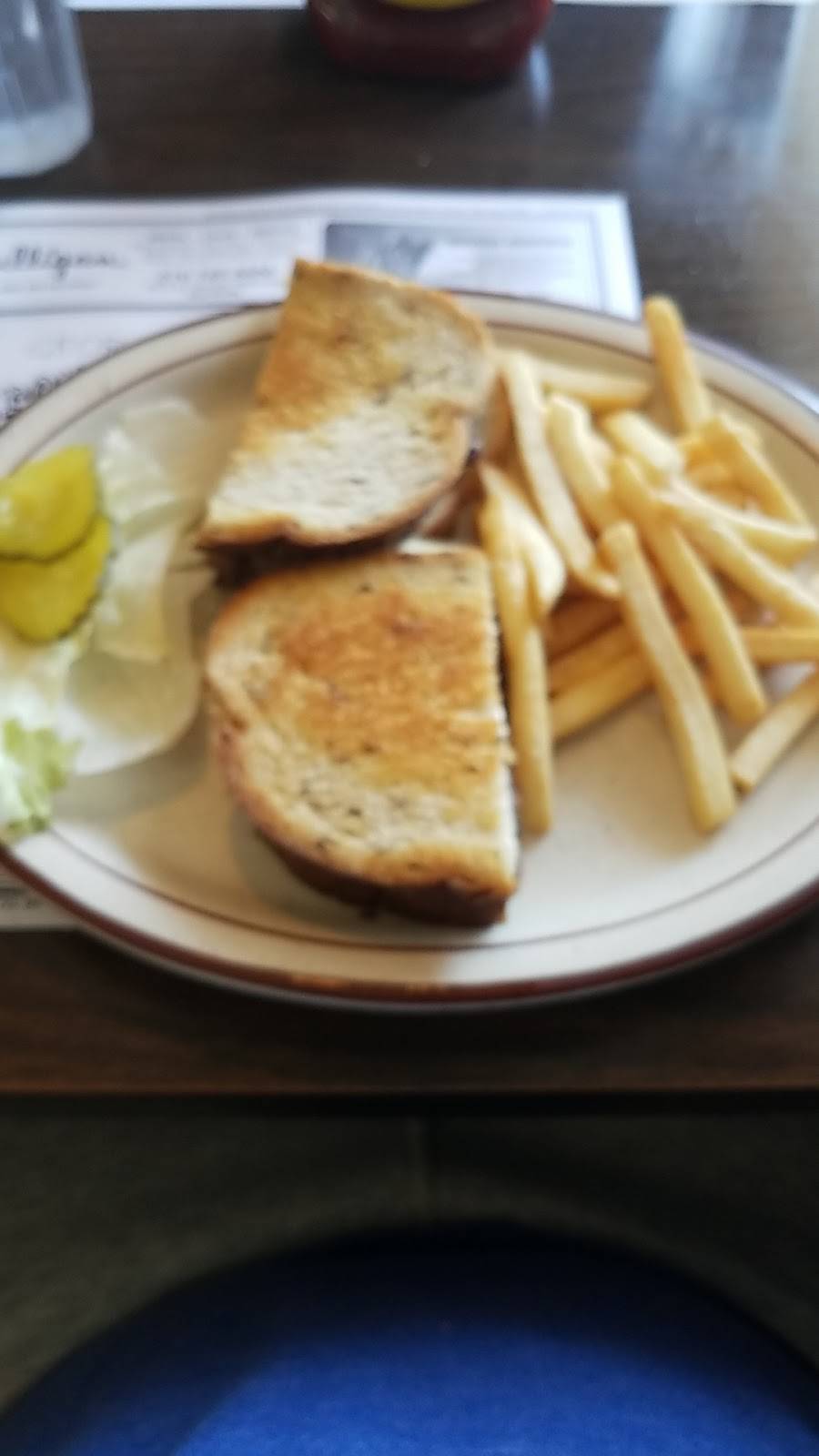 Crown Point Cafe Inc | cafe | 620 E North St, Crown Point, IN 46307, USA | 2196638360 OR +1 219-663-8360