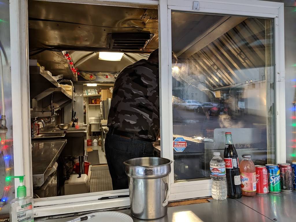 Gyro Place | restaurant | 302 SW 5th Ave, Portland, OR 97204, USA | 5039260780 OR +1 503-926-0780