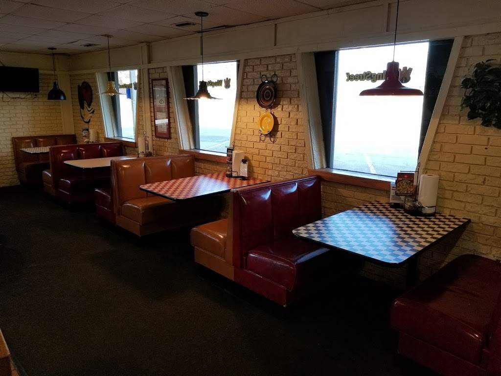 Pizza Hut | meal takeaway | 909 Alden Dr, Auburn, NE 68305, USA | 4022744391 OR +1 402-274-4391