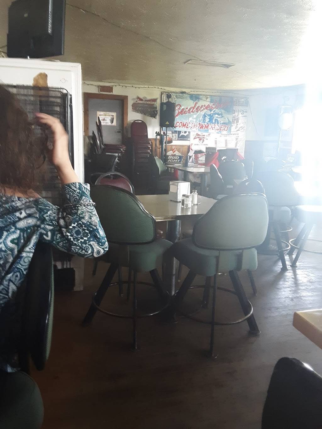 Whites Beach Tavern & Grocery | restaurant | 5327 Shady Ln, Standish, MI 48658, USA | 9898464001 OR +1 989-846-4001