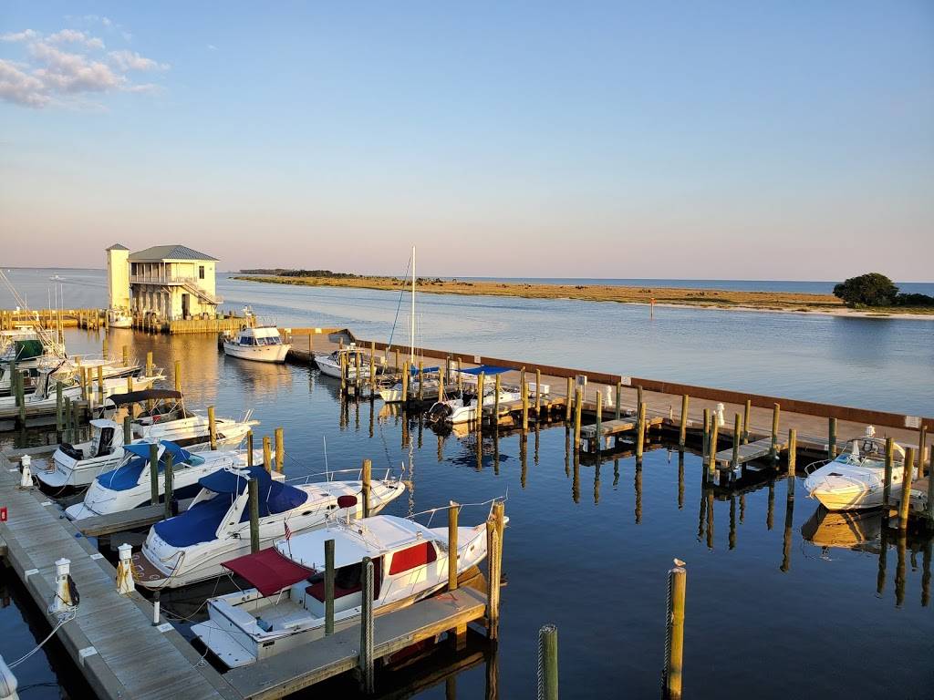 McElroys Harbor House | restaurant | 695 Beach Blvd, Biloxi, MS 39530, USA | 2284355001 OR +1 228-435-5001