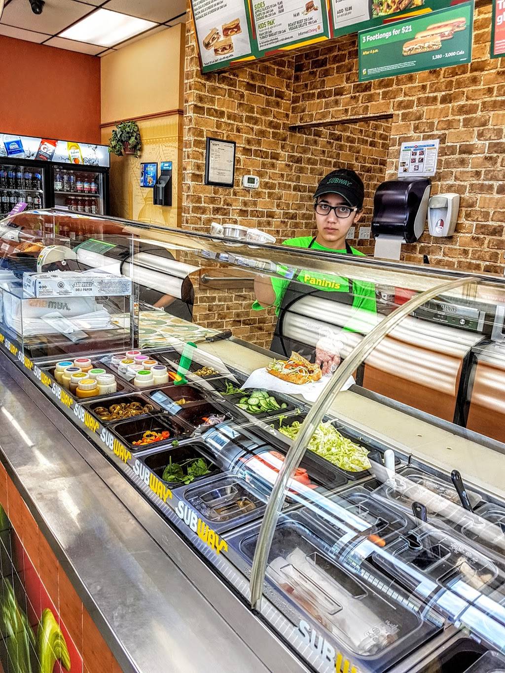 Subway | restaurant | 495 Main St. S Shoppers World (Parking Lot, Unit # P1, Brampton, ON L6Y 1N6, Canada | 9054556525 OR +1 905-455-6525