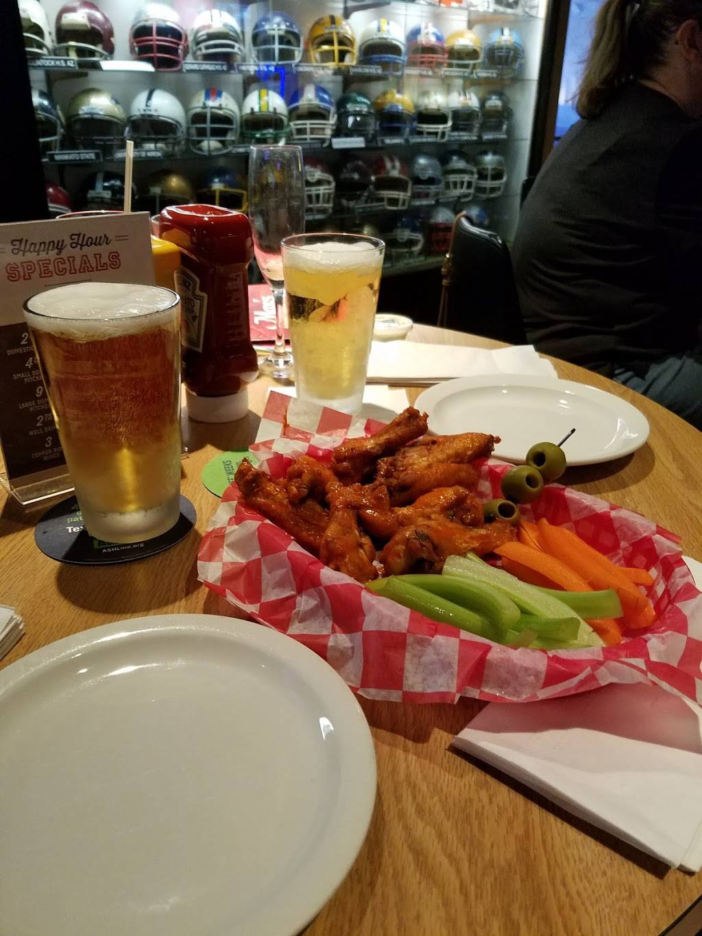 Maxs Sports Bar | restaurant | 6727 N 47th Ave, Glendale, AZ 85301, USA | 6239371671 OR +1 623-937-1671