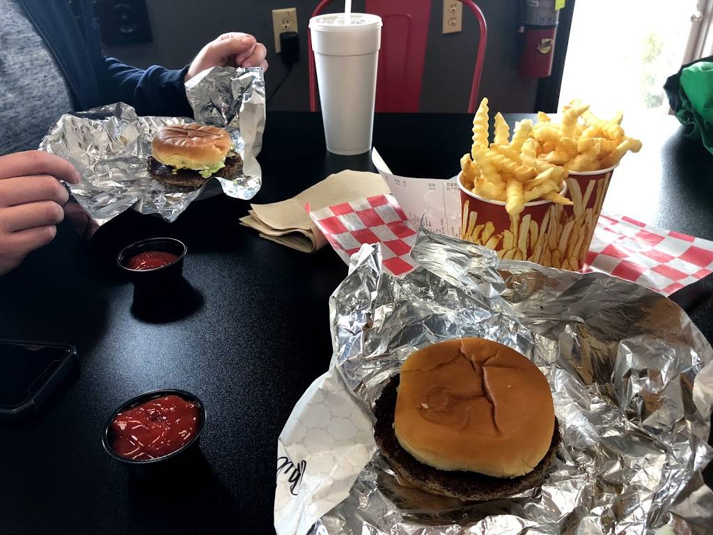 Fergies Burgers, Fries & Pies | restaurant | 1700 Romick Pkwy, Findlay, OH 45840, USA | 5672508657 OR +1 567-250-8657