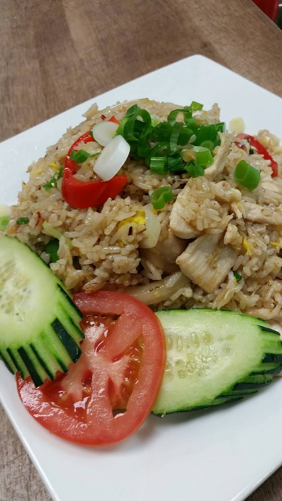 Family Thai Cuisine | restaurant | 9601 Mickelberry Rd NW #111, Silverdale, WA 98383, USA | 3606983663 OR +1 360-698-3663