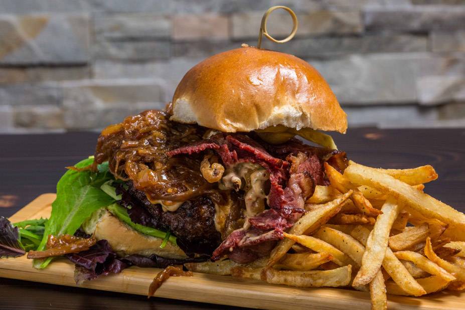 Davry Kosher Sports Bar | restaurant | 722 Kings Hwy, Brooklyn, NY 11223, USA | 7185134742 OR +1 718-513-4742