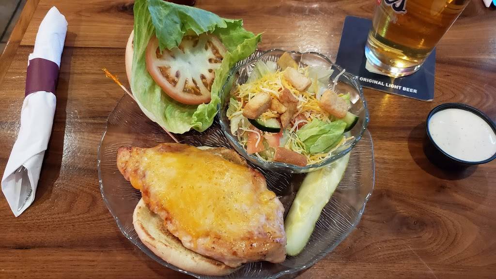 Dicks Bar & Grill | restaurant | 205 Central Ave, Osseo, MN 55369, USA | 7634257400 OR +1 763-425-7400