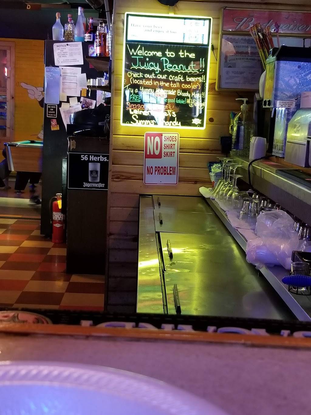 Juicy Peanut Bar & Grill | restaurant | 724 W Main St, Mascoutah, IL 62258, USA | 6185662299 OR +1 618-566-2299