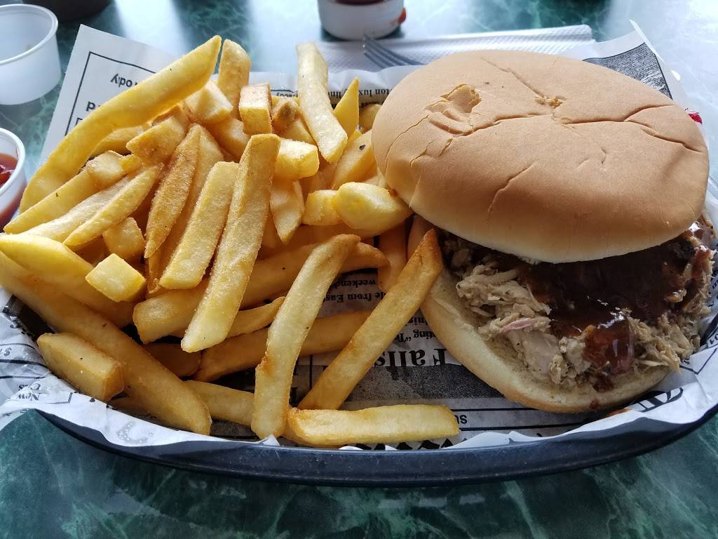 Smokin Eddies BBQ | restaurant | 213 W Main St, Louisa, VA 23093, USA | 5409671990 OR +1 540-967-1990