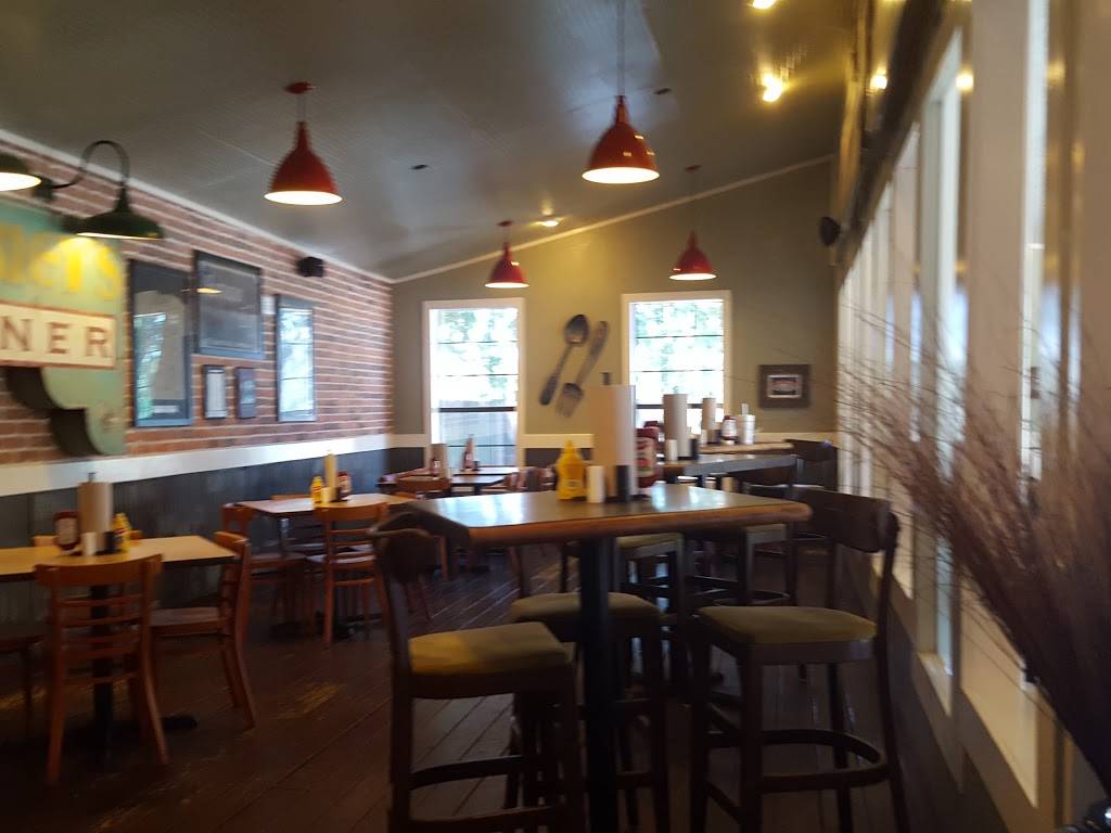 Pockets Grille | restaurant | 205 Fawcett St, Smithville, TX 78957, USA | 5122375572 OR +1 512-237-5572