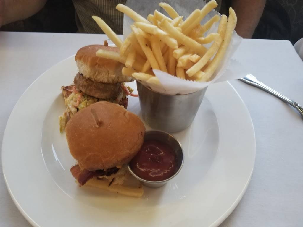 The Lodge Restaurant & Pub | restaurant | 12850 Northwoods Blvd, Truckee, CA 96161, USA | 5305879455 OR +1 530-587-9455