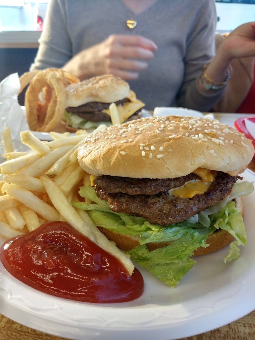 Zacks Hamburgers | restaurant | 4009 South Blvd, Charlotte, NC 28209, USA | 7045251720 OR +1 704-525-1720