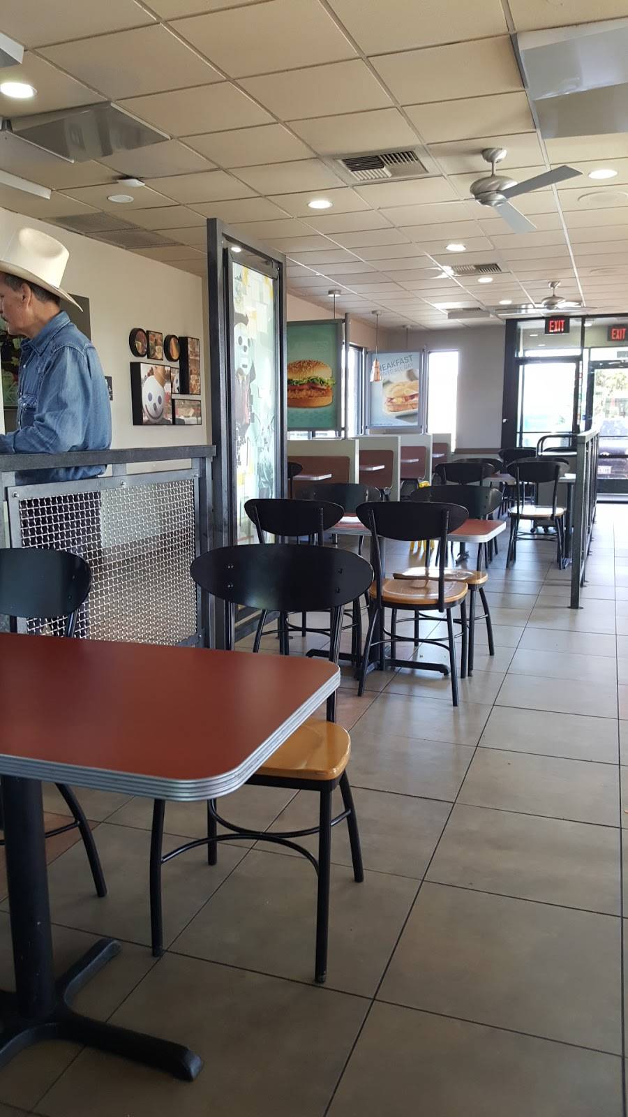 Jack in the Box | restaurant | 2880 E Pioneer Pkwy, Arlington, TX 76010, USA | 8176402145 OR +1 817-640-2145