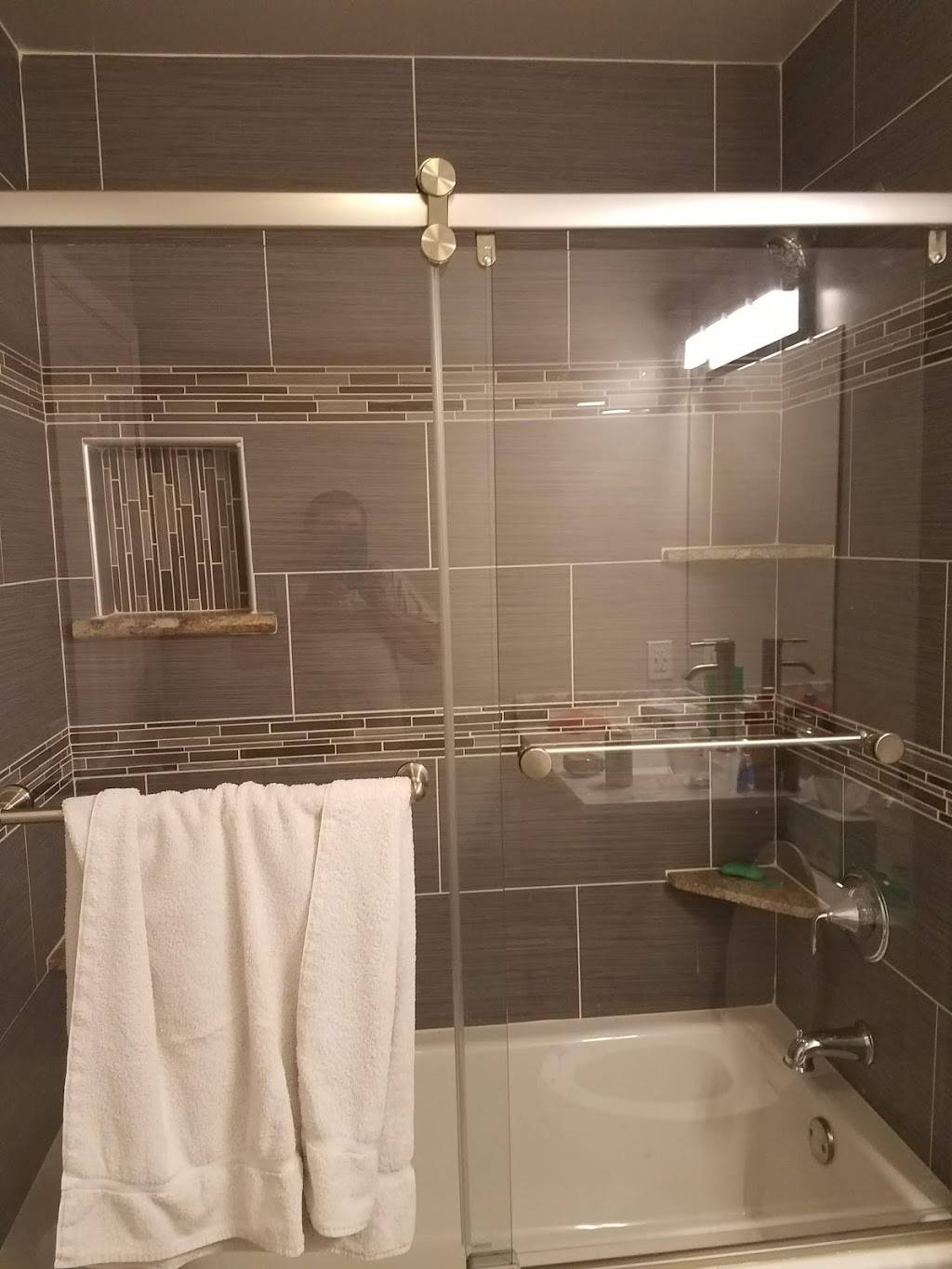 Creative Roofing | restaurant | 1020 Taber St, Broderick, CA 95605, USA | 9163728728 OR +1 916-372-8728