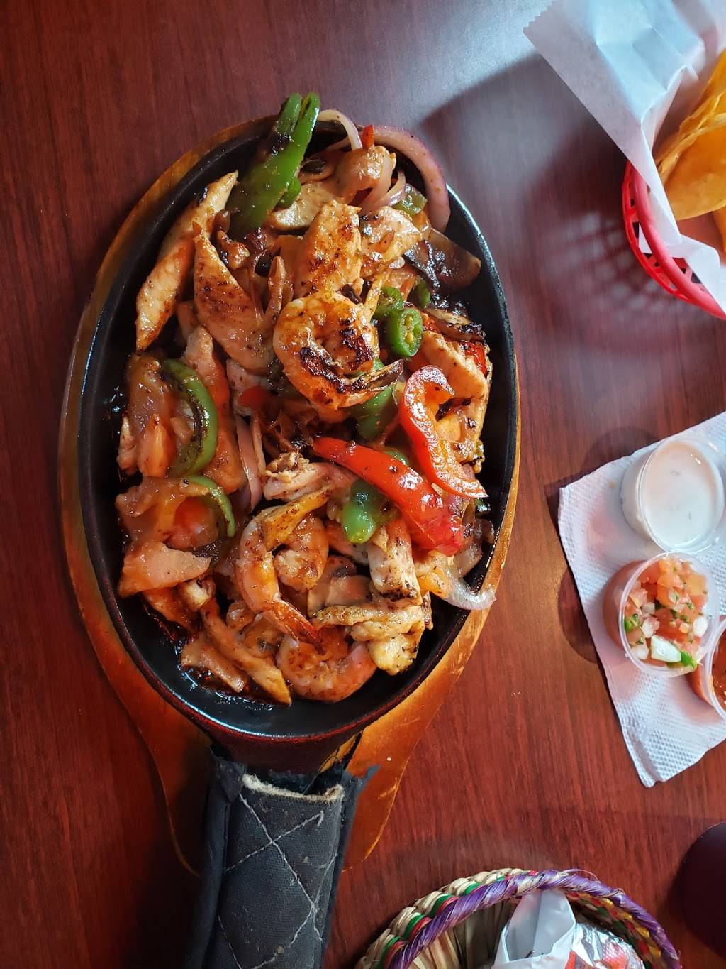 3 Hermanos Taqueria | restaurant | 900 Sterling Pkwy, Lincoln, CA 95648, USA | 9162539107 OR +1 916-253-9107