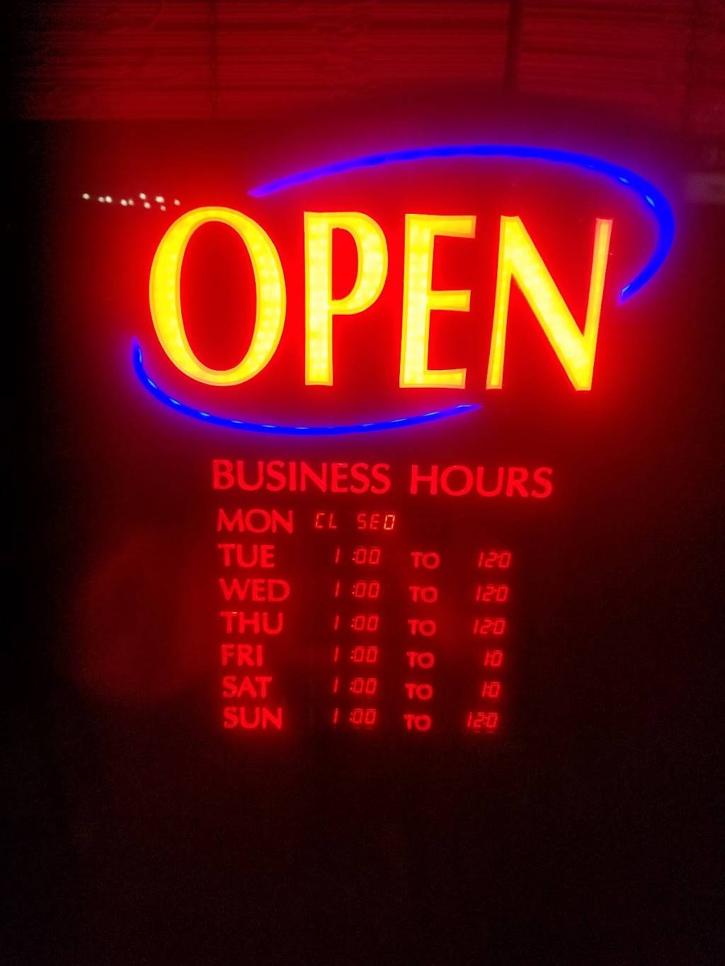 Logans Pub | restaurant | 424 S Century Blvd, Rantoul, IL 61866, USA | 2178931221 OR +1 217-893-1221