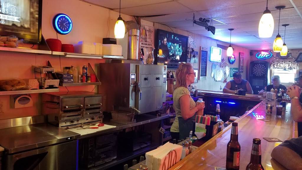 Lauries Coach Bar & Grill | restaurant | w4969 Holmes St, Ogema, WI 54459, USA | 7157675485 OR +1 715-767-5485