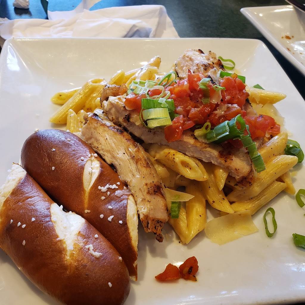 The Greene Turtle Sports Bar & Grille | restaurant | 7100 Willie G Ave, Morgantown, WV 26501, USA | 3042411405 OR +1 304-241-1405