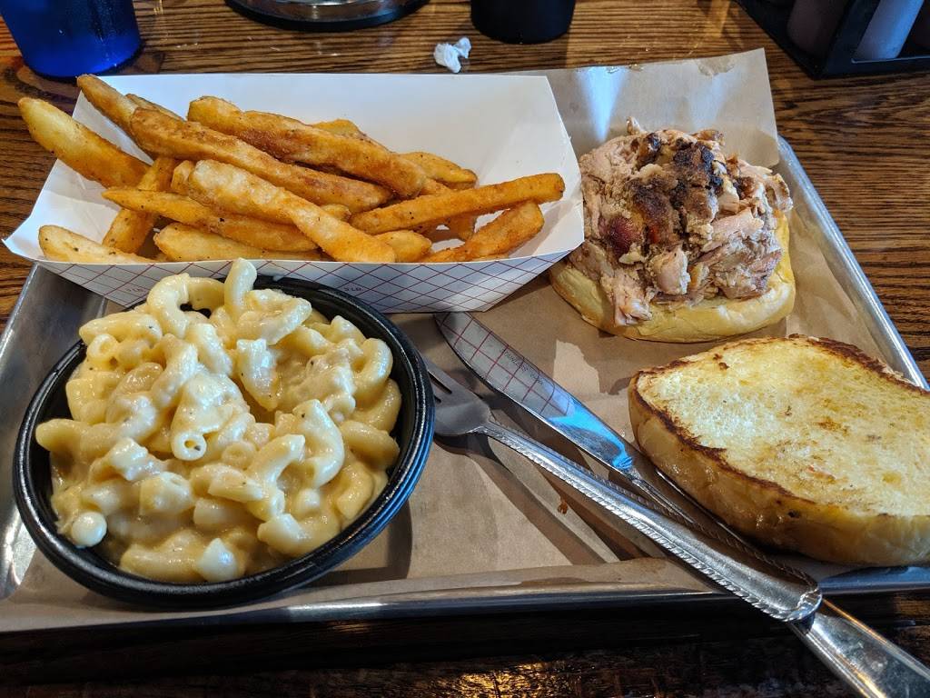 The Wolfs Fixins Barbecue | restaurant | 344 Stoneridge Dr N, Ruckersville, VA 22968, USA | 4349909988 OR +1 434-990-9988