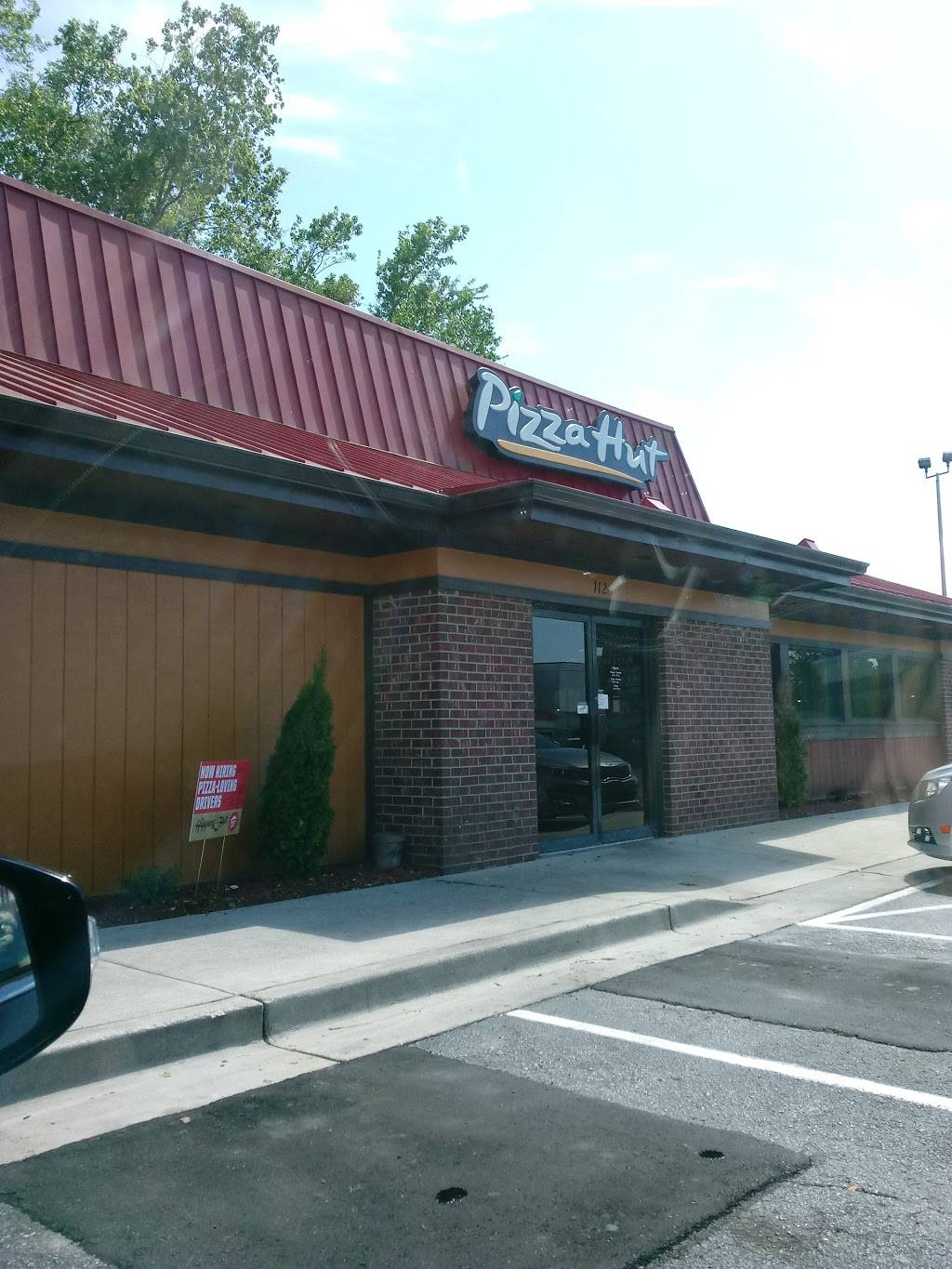 Pizza Hut | meal takeaway | 112-K Village Rd NE, Leland, NC 28451, USA | 9103719547 OR +1 910-371-9547