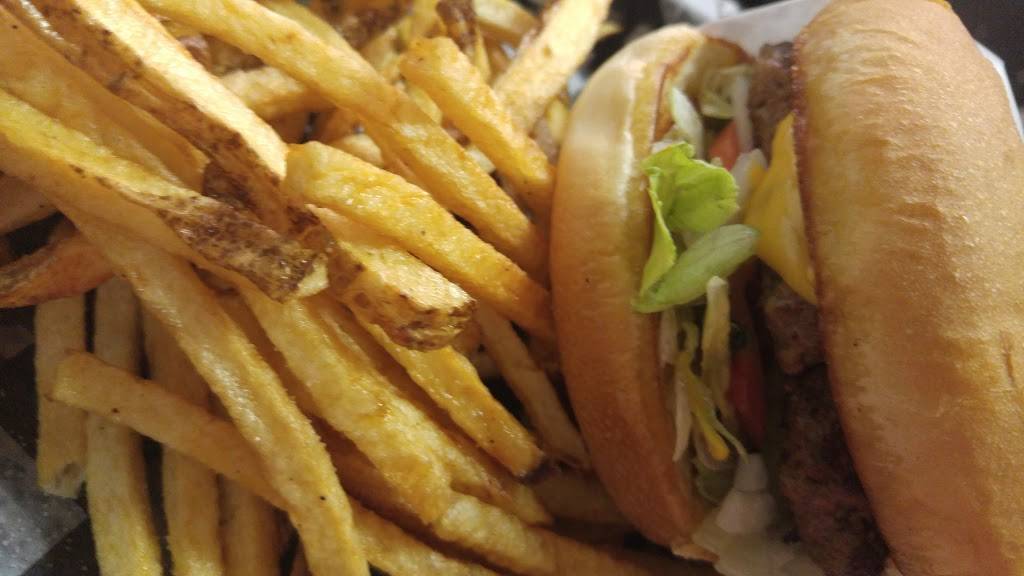 Burgers & Billiards | restaurant | 1222 TX-16, Graham, TX 76450, USA | 9405210113 OR +1 940-521-0113