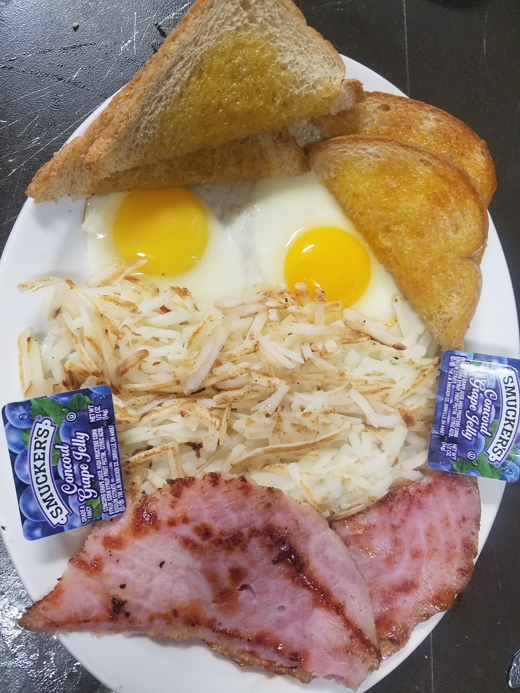 Ma and Pas Family Style Restaurant | restaurant | North side of the square, 110 W Commercial St, Mansfield, MO 65704, USA | 4175542491 OR +1 417-554-2491