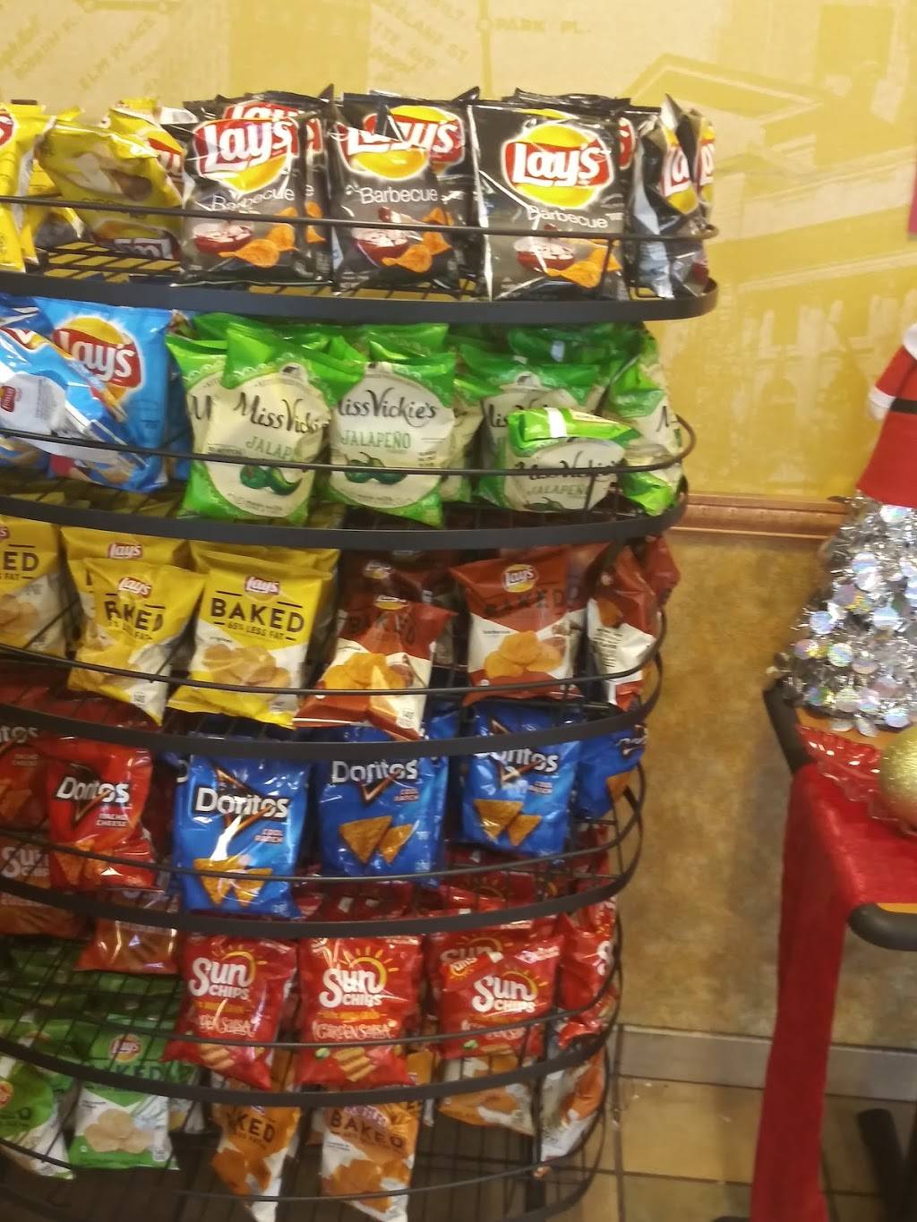 Subway | restaurant | 2 Ray Ave, Fitchburg, MA 01420, USA | 9783450138 OR +1 978-345-0138