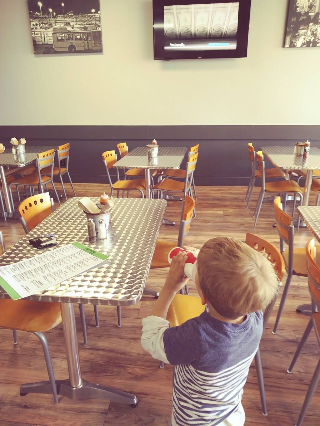 The Dive Burgers and Brews | restaurant | 5050 Rocklin Rd a11, Rocklin, CA 95677, USA | 9168241411 OR +1 916-824-1411