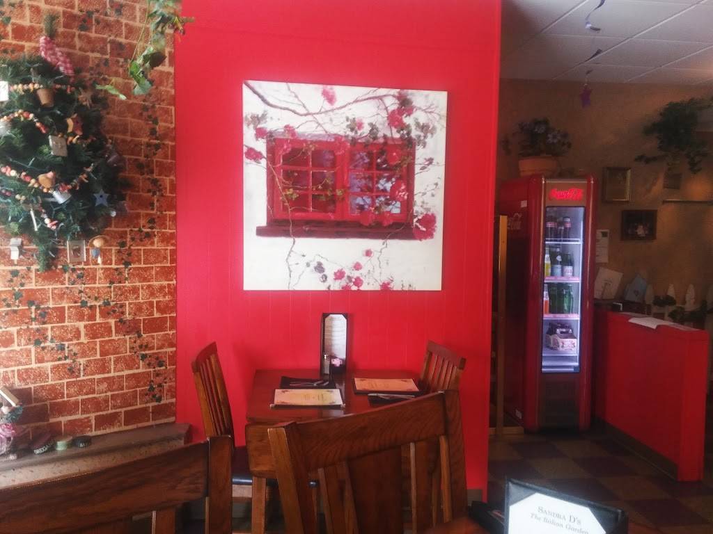 Sandra Ds Italian Garden | restaurant | 1330 Main St, Auburn, IN 46706, USA | 2609277282 OR +1 260-927-7282