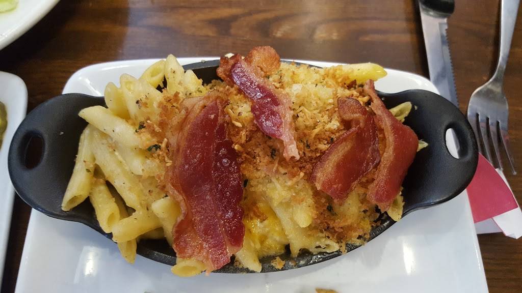 TGI Fridays | restaurant | 1251 E 120th Ave, Thornton, CO 80233, USA | 3039209128 OR +1 303-920-9128