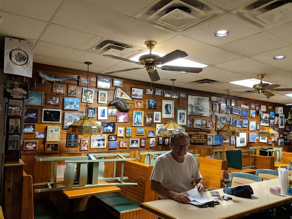 Captain Charlies Reef Grill | restaurant | 12846 US-1, Juno Beach, FL 33408, USA | 5616249924 OR +1 561-624-9924