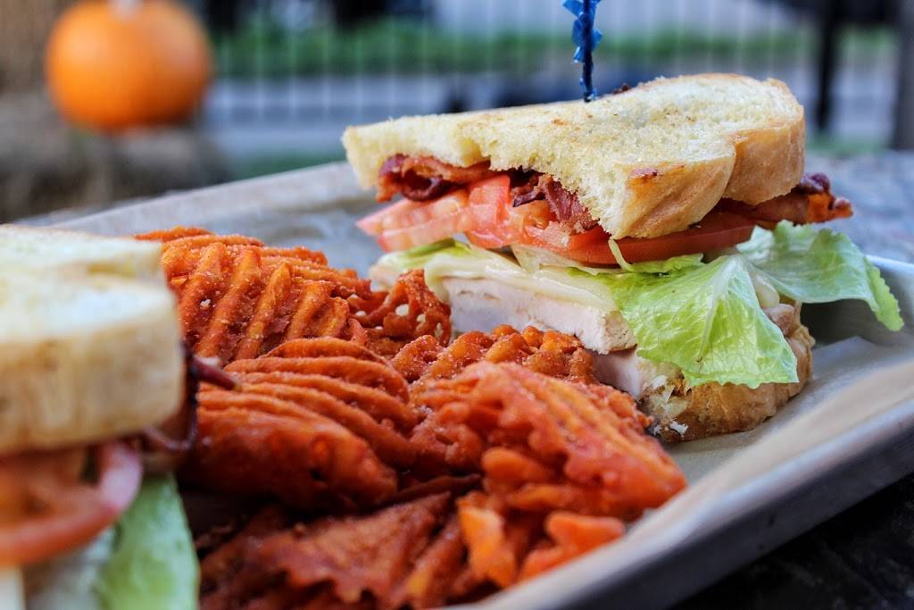 Varsity Tavern | restaurant | 1005 Norwood St, Fort Worth, TX 76107, USA | 8178826699 OR +1 817-882-6699